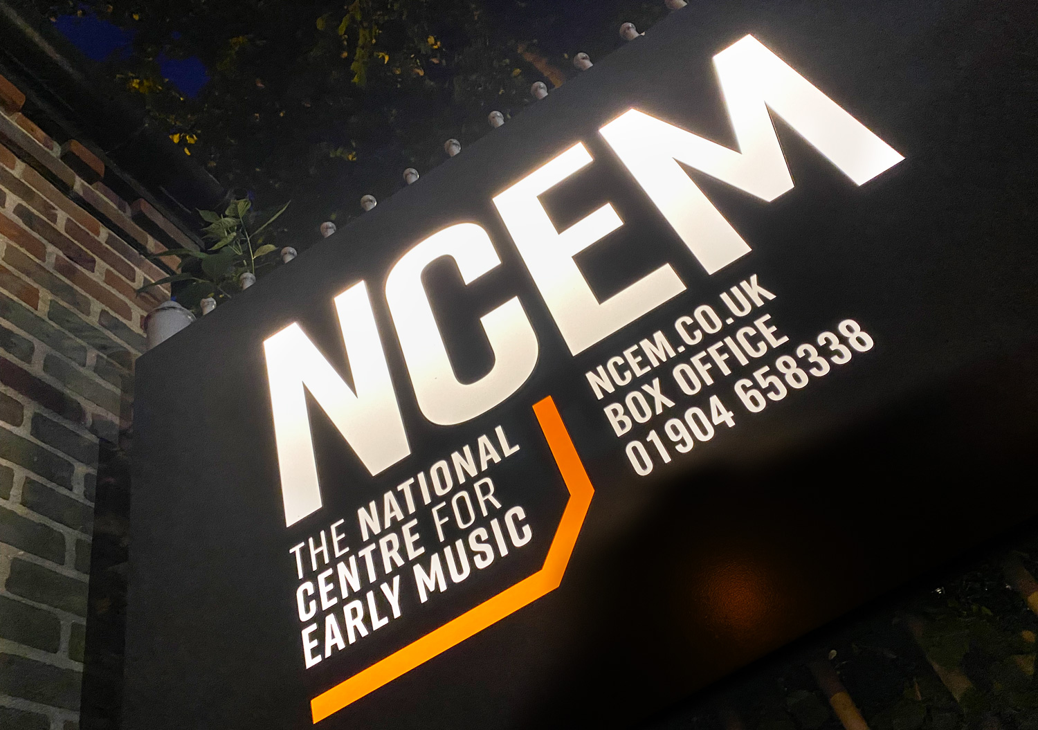 NCEM Illuminated gate box sign